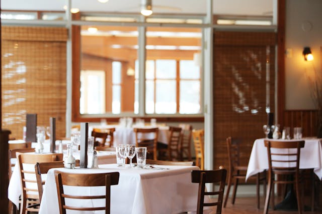 The Essential Guide to Window Blinds in Restaurants